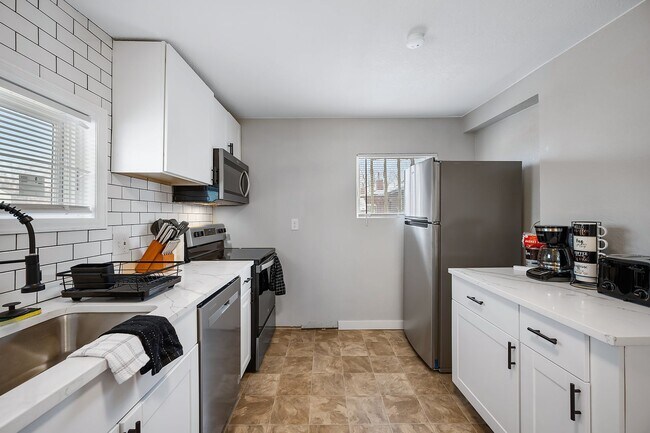 Building Photo - Remodeled and Furnished 1BD, 1BA in the Highlands with Off-Street Parking Spot