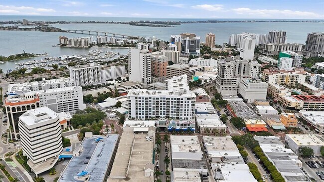 Building Photo - 111 S Pineapple Ave