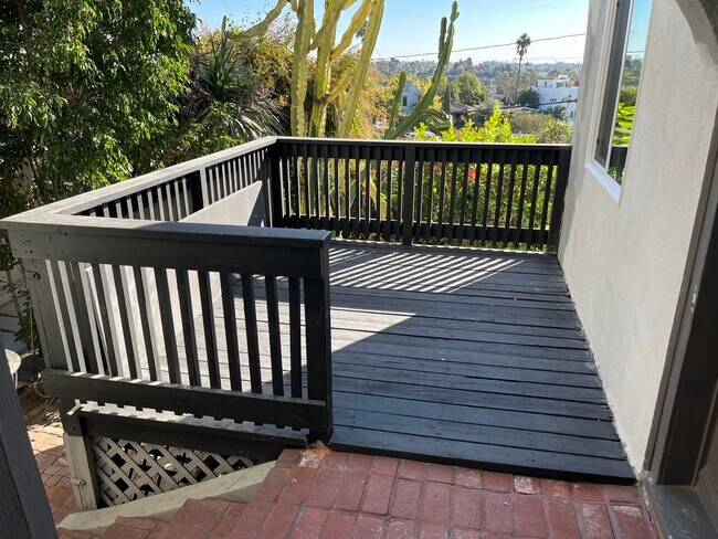 main deck - 934 Micheltorena St