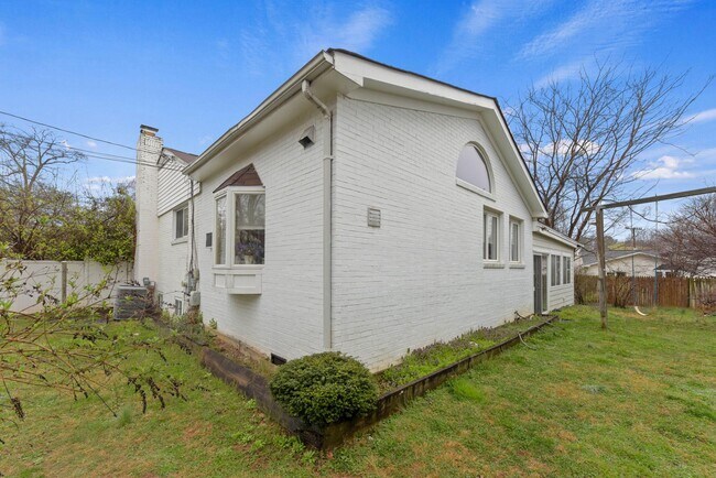 Building Photo - 6304 Kirby Rd