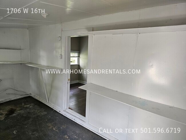 Building Photo - 1706 W 16th |$895 | 4 beds, 1 bath