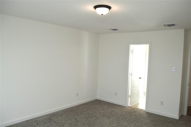 Building Photo - 2007 Filmore Cv