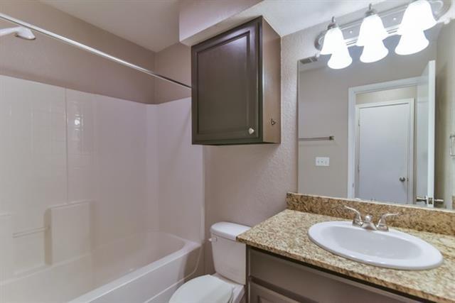 Building Photo - 820 Southeast Pkwy