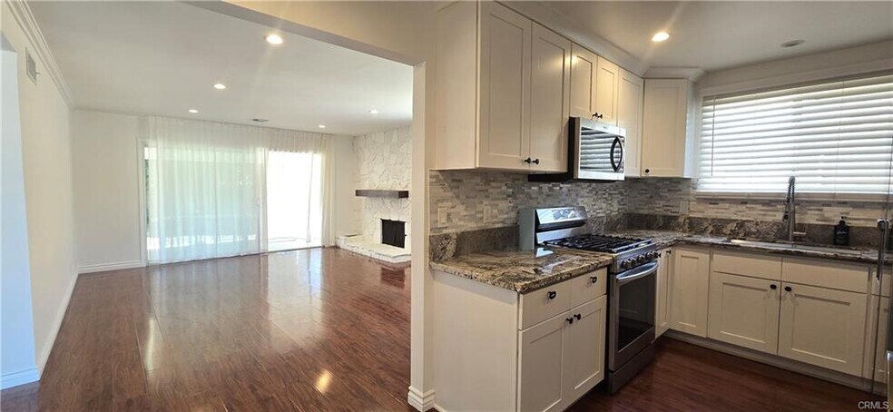 Building Photo - 10937 Collett Ave