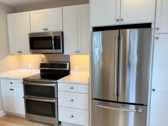 Building Photo - 15 River St