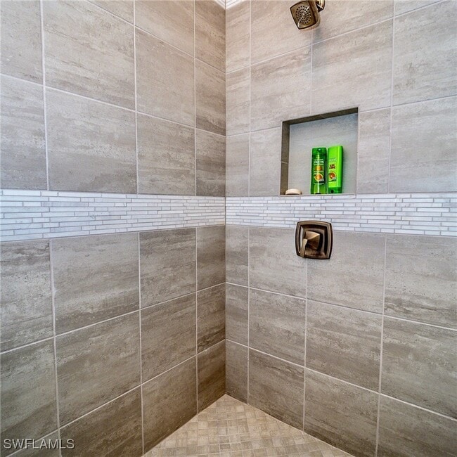 Building Photo - 8008 Signature Club Cir