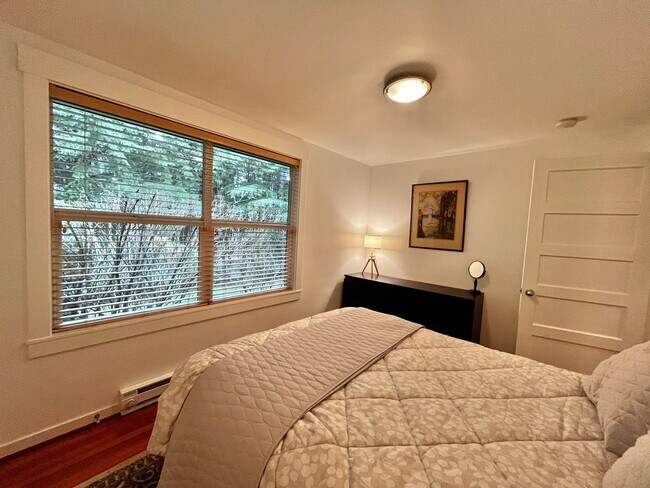 Building Photo - Historic Fort Ward Townhome on Bainbridge Island