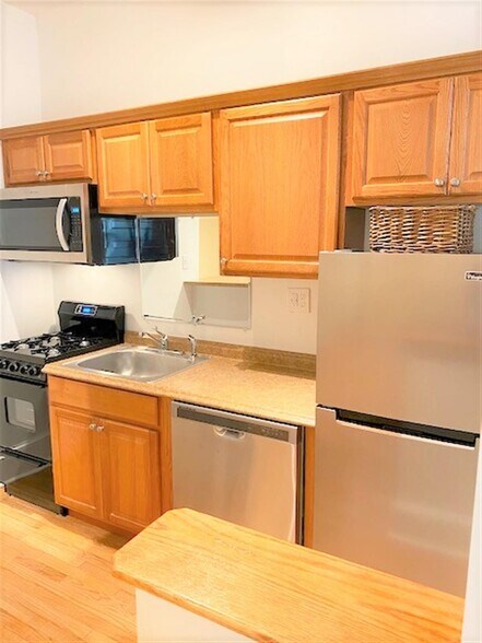 Building Photo - 880 Massachusetts Ave