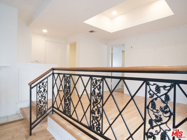 Building Photo - 1655 Selby Ave