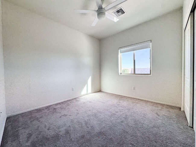 Building Photo - "Spacious 4-Bedroom, 2-Bathroom Home in Yu...