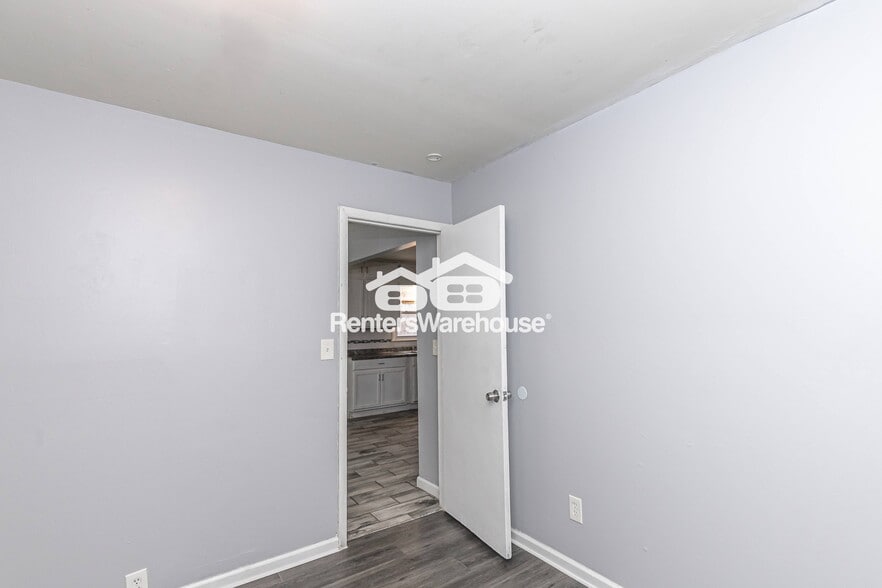 Building Photo - 10741 Cambridge Ave