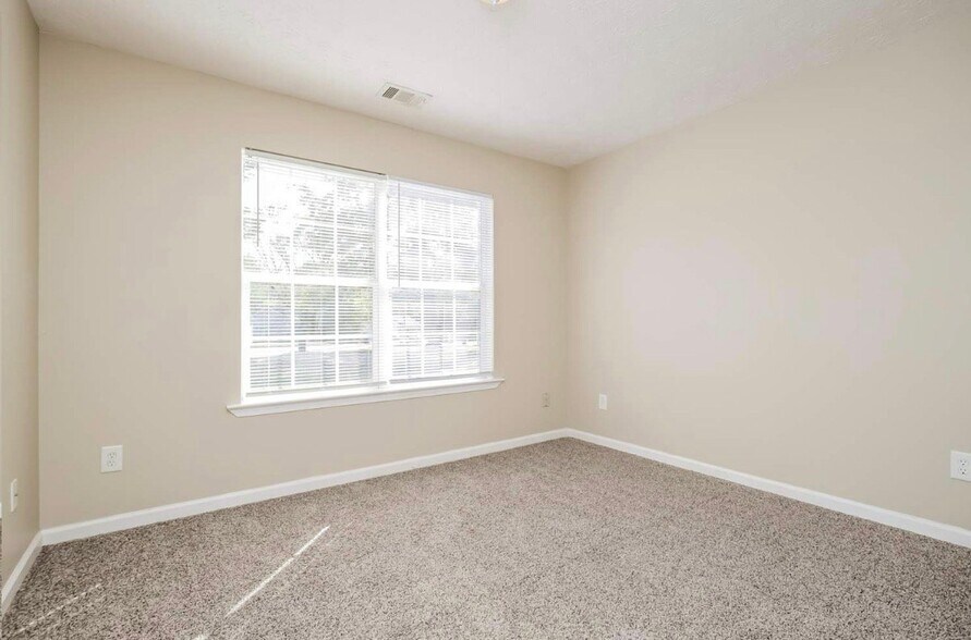 Building Photo - 65 Kenzi Way SW