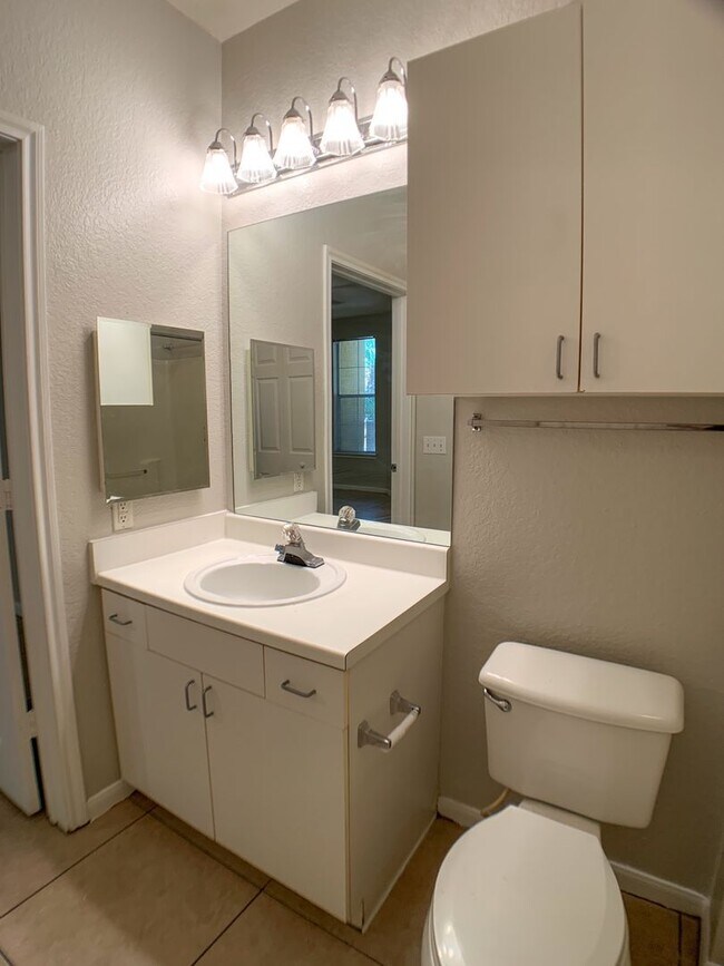 Building Photo - $600 Deposit* Beautiful 2/2 with pool view Balcony/ Tile through entire unit washer & dryer, wate...