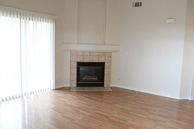 Building Photo - 2 BEDROOM 2 BATH CONDO IN NORTH LAS VEGAS