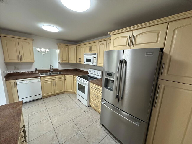 Building Photo - 2761 SW 58th Manor