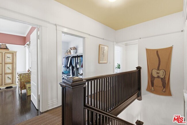 Building Photo - 2624 Van Buren Pl
