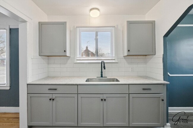 Building Photo - 4 bedroom $1300