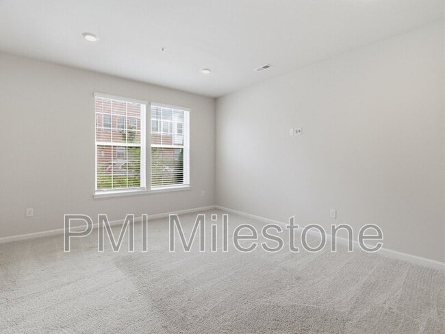 Building Photo - 7055 Delegate Pl