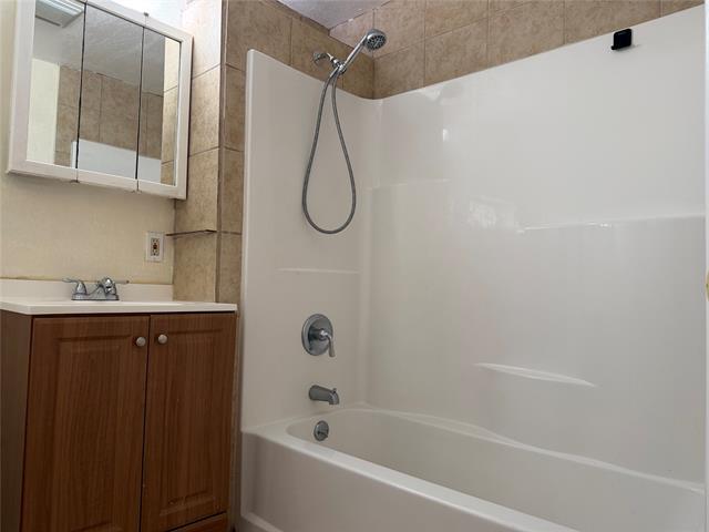 Building Photo - 1402 N Commerce St