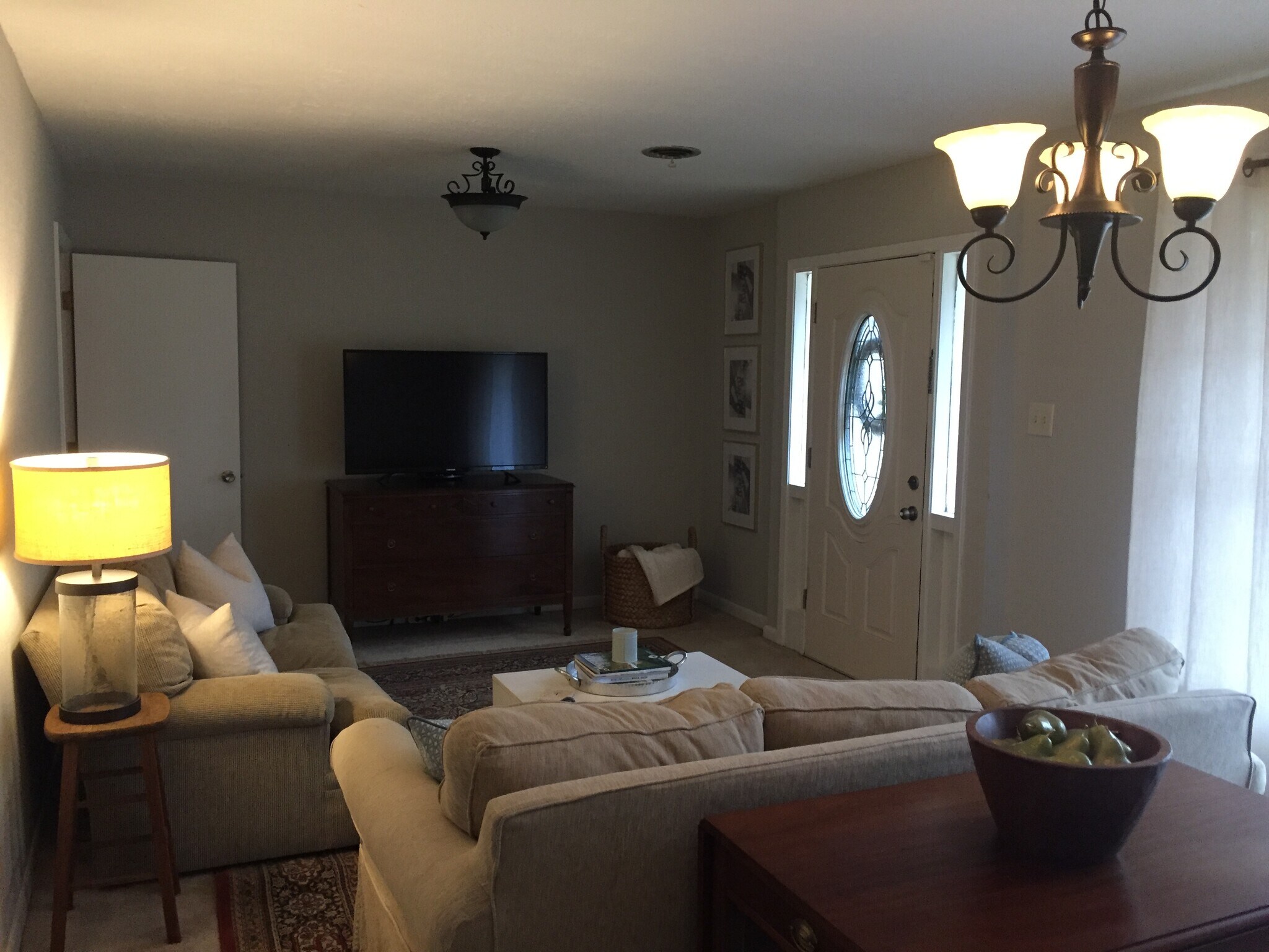 Large living room - 5030 Shumate Rd