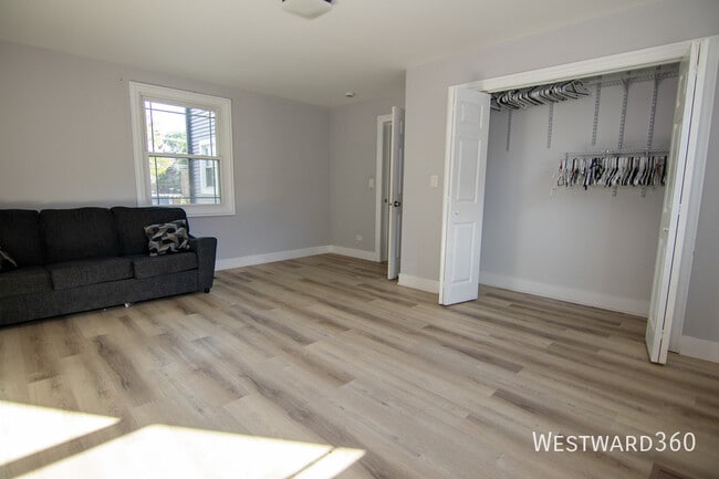 Building Photo - 7527 S Stewart Ave