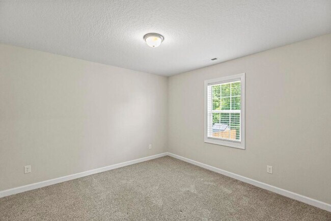 Building Photo - $500 off 1st Month's Rent! Convenience to Camp Lejeune!
