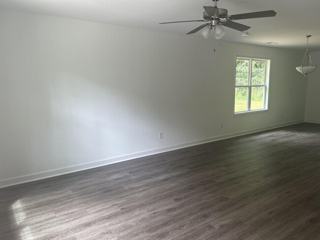 Building Photo - 320 Groves Ave