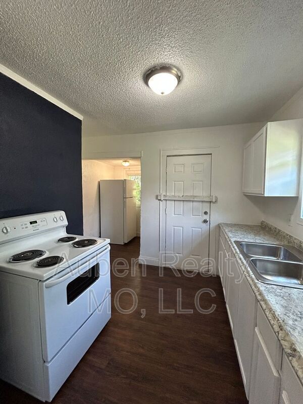 Building Photo - 4346 Montgall Ave