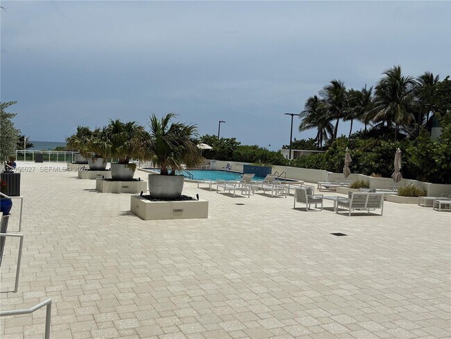 Building Photo - 6917 Collins Ave