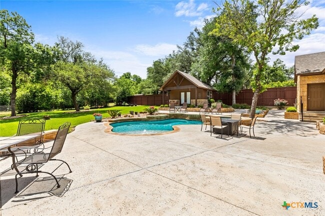 Building Photo - 1605 Alta Vista Loop