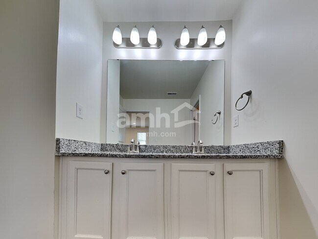 Building Photo - 115 Samara Ln