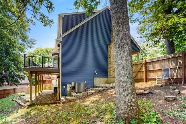 Building Photo - 137 Forest Ave