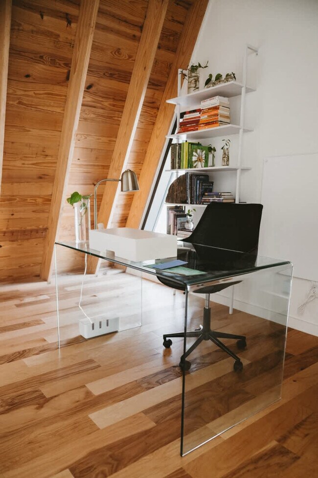 Building Photo - 503 NW D St