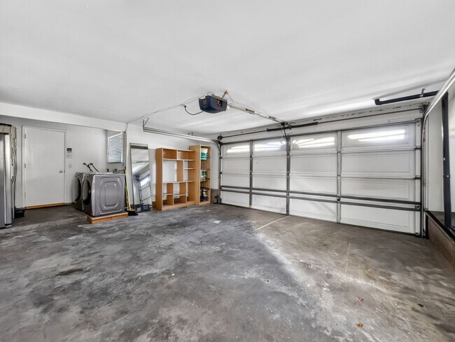 Building Photo - Remodeled, Single-Level, End-Unit Condo in Irvine
