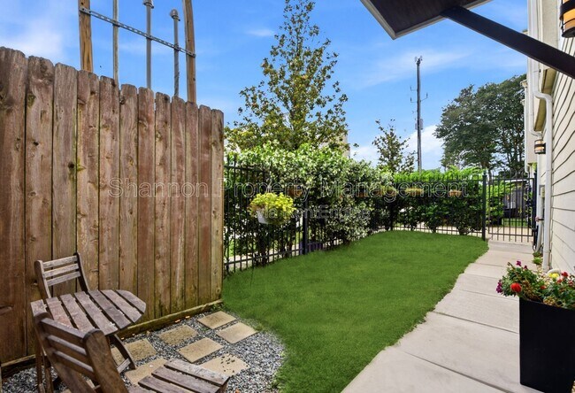 Building Photo - 1512 Crockett St