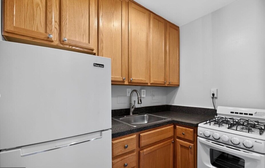 Building Photo - 801 N Pitt St