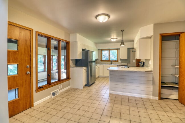 Building Photo - 1817 14th St S