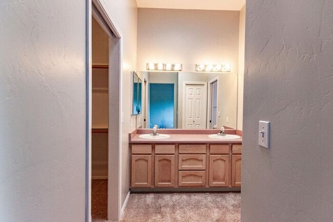 Building Photo - Beautiful and Spacious 3BR 2BA Home w/ Courtyard • Fenced Yard • Cul-de-sac in Tucson