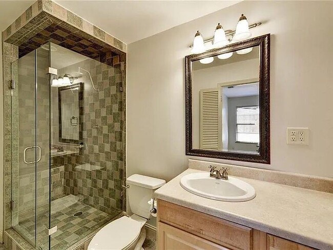 Building Photo - 2906 Greenlawn Pkwy