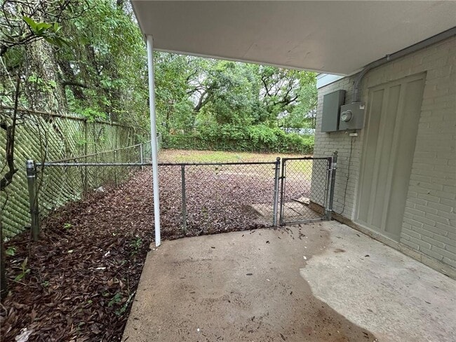 Building Photo - 460 Seabreeze Rd E