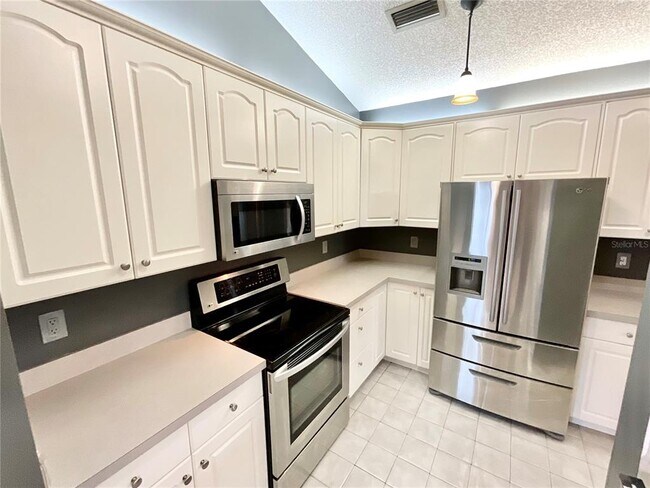 Building Photo - 1349 Hillside Dr