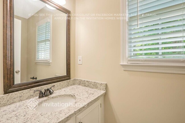 Building Photo - 300 Birch Creek Cir