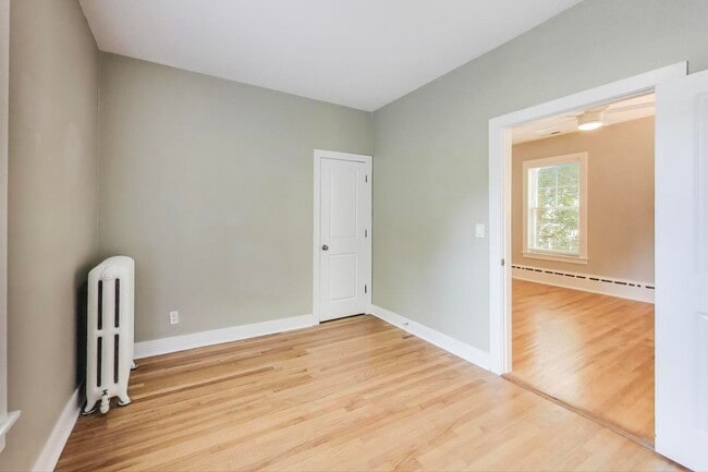Building Photo - 549 Ridge Rd