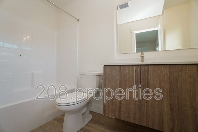 Building Photo - 4614 N Iota Ln