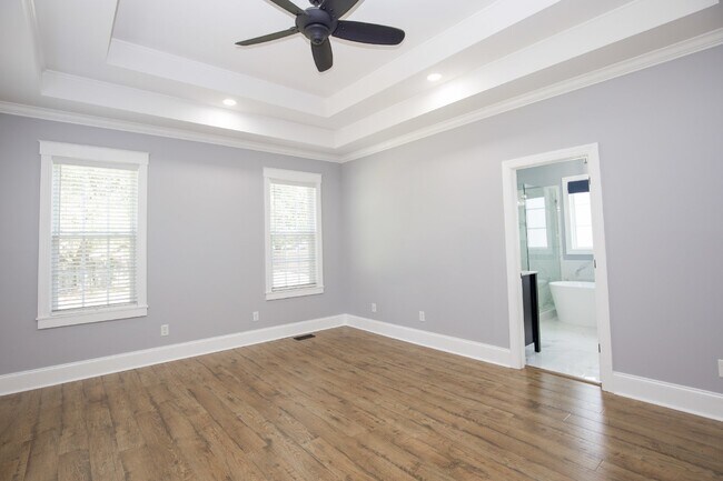 Building Photo - "Spacious and Inviting 2620 sq. ft. Home i...