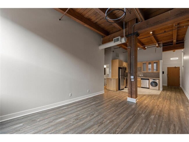 Building Photo - 400 N 1st St