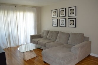 Building Photo - 790 Hyde Park Ave