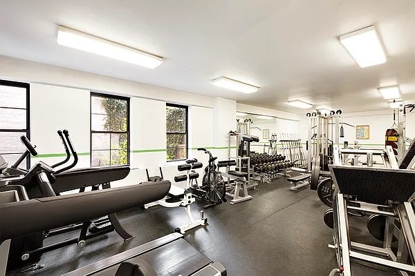 Building Photo - 222 E 14th St