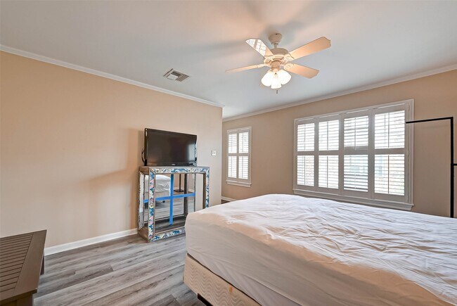 Building Photo - 600 Wilcrest Dr