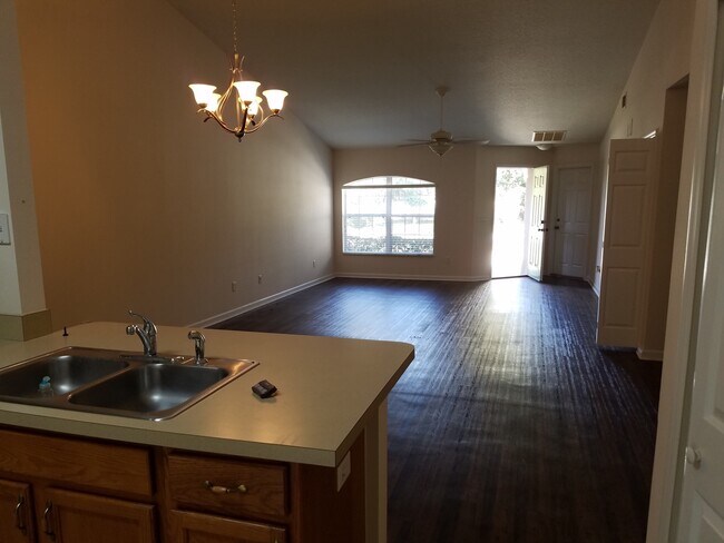 Building Photo - $1495 - 3/2/1 - Duplex Palm Coast - Move In Special